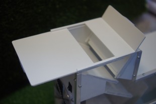 DSC04051-min.JPG (96.64 КБ) 5000 просмотров Нижняя крышка открыта, зерносмесь поступает в сепаратор