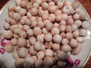 моем хорошо,обламывая ножки...